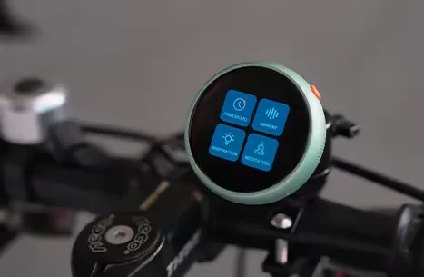 Tikpal mounted on bicycle handlebars, ready while moving